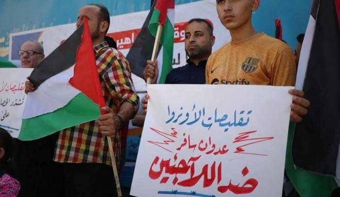 وقفة أمام مقر "الأونروا" في غزة رفضاً لسياسة التقليصات