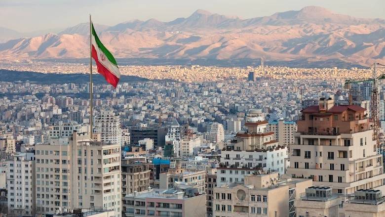 إنهيار مبانٍ في طهران... مقتل ٣ شرطيين وإصابة أكثر من ١٠ أشخاص