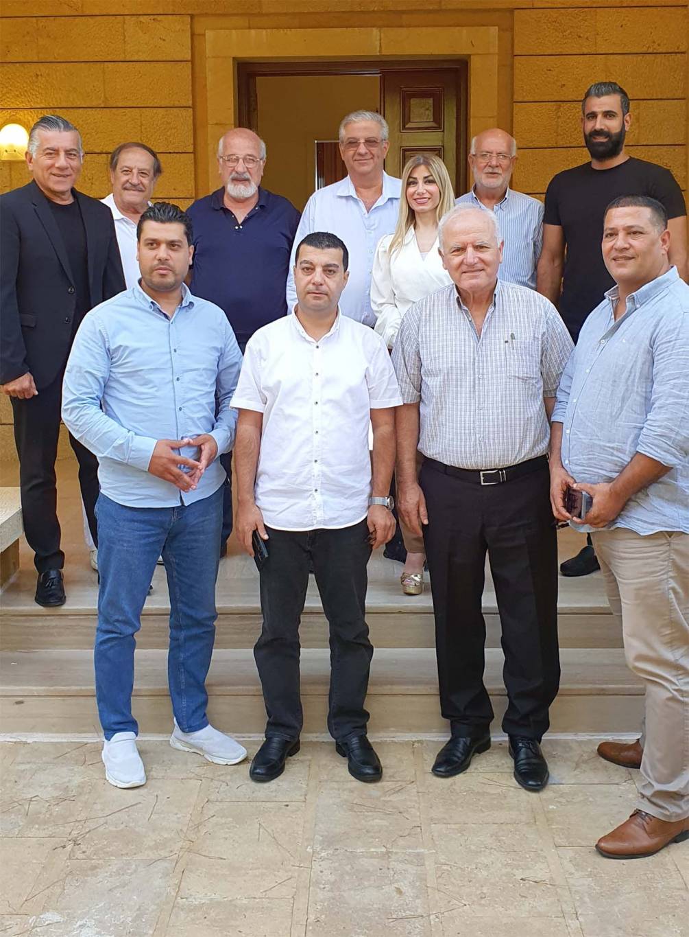 جلسة حوار مع نجاد عصام فارس... وهموم لبنان وشعبه الطبق الوحيد