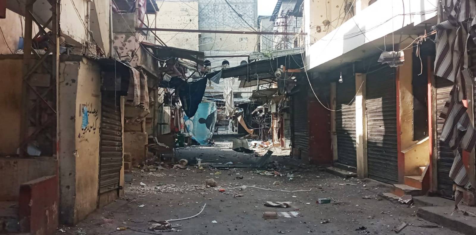 إستنفار لبناني ــ فلسطيني لقطع الطريق على جولة جديدة من العنف في «عين الحلوة»
لا صدى أمني لتحذيرات السفارات لبنانياً... منصوري يتشدّد ويرفض كلّ وساطات ميقاتي