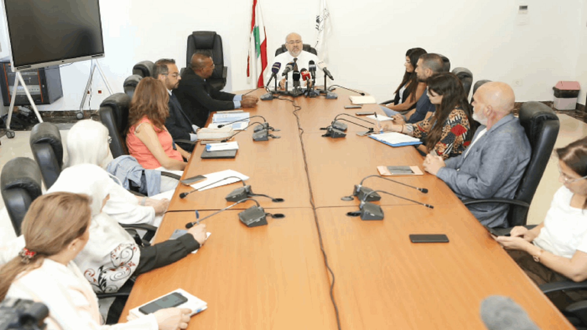 عرض الإجراءات الواجب تطبيقها في الحضانات
الأبيض: لا عذر لسوء مُعاملة الأطفال