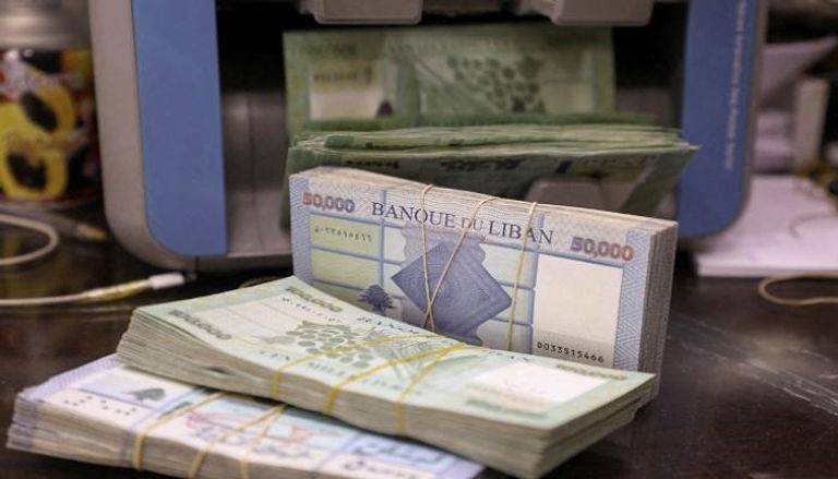 الرواتب وفواتير الأدوية
في عنق الزجاجة
