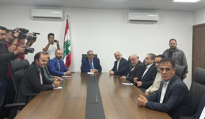 سلم بري وبوحبيب دعوة لزيارة إيران واستقبل وفداً من الفصائل
زادة: نؤكد وقوف إيران الى جانب لبنان لتجاوز محنته