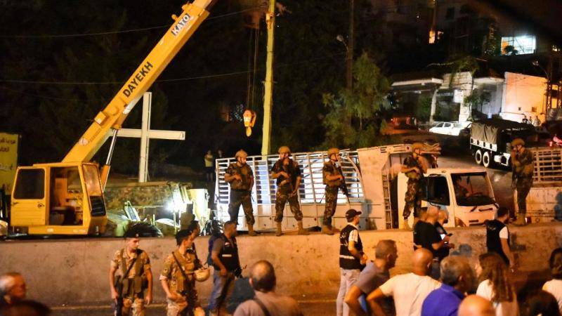 التحقيقات في حادثة الكحالة بدأت...
الجيش: نقل حمولة الشاحنة إلى أحد المراكز العسكريّة
أهالي بلدة الكحالة وعائلة فادي بجاني: التشييع اليوم