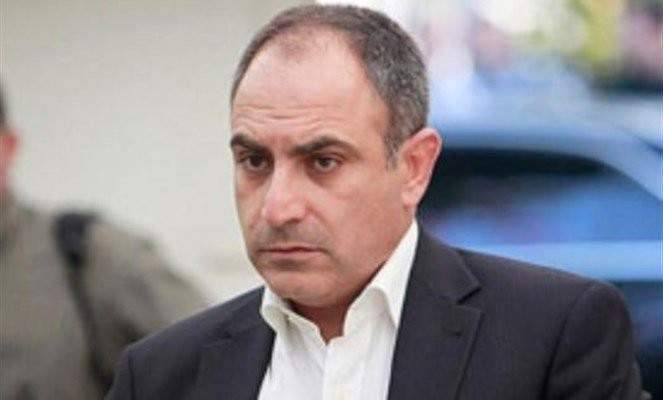 أسود تقدّم بطعن ضدّ الدولة و
