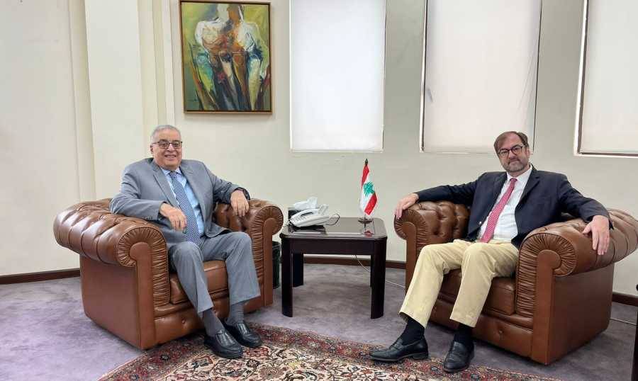 بوحبيب زار ميقاتي وبحث
مع زواره قرار التجديد لـ 