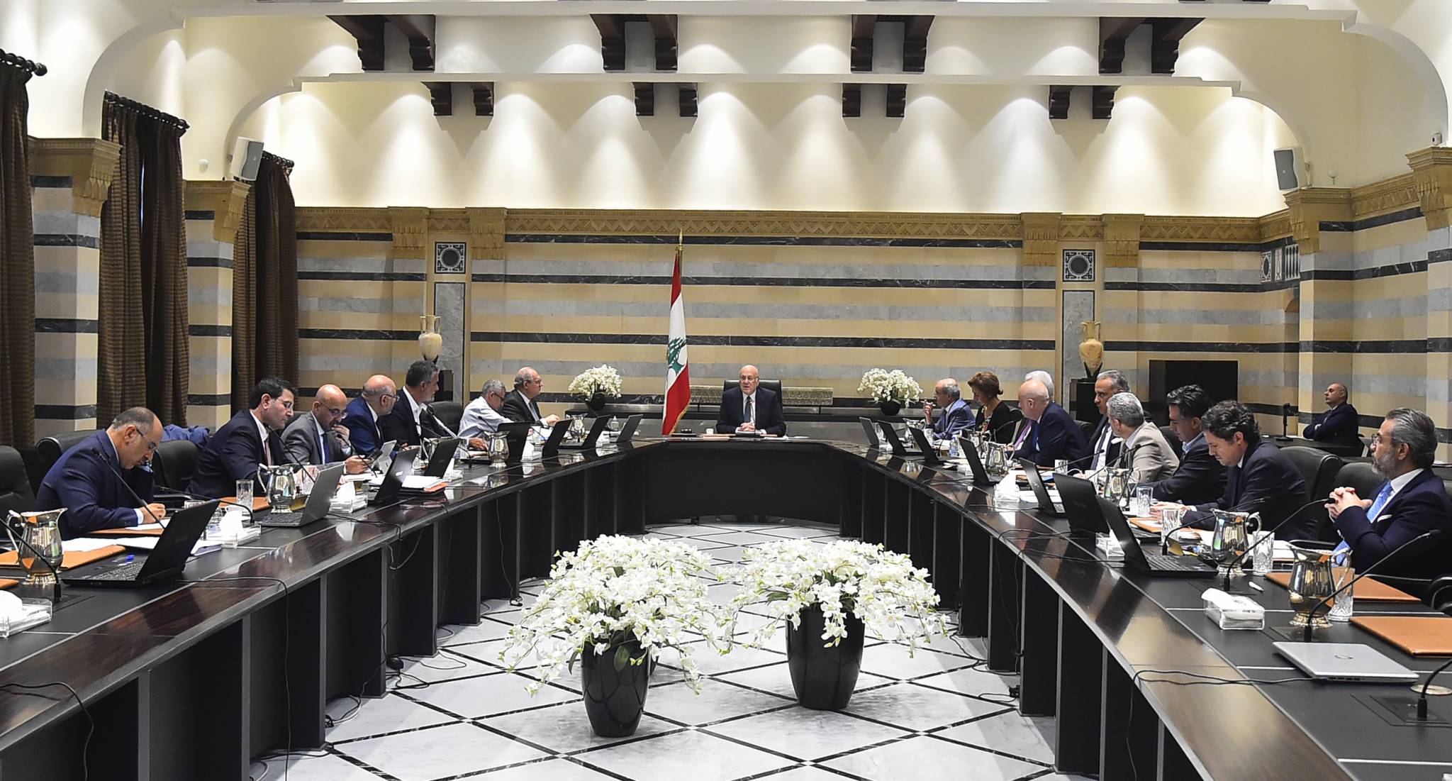 مجلس الوزراء أقرّ مشروع مُوازنة العام 2023 بعد الإنتهاء من دراستها
ميقاتي: موضوع الكحالة قيد التحقيق من قبل الجيش بإشراف القضاء
ولجنة لإعادة النظر بقانون النقد والتسليف تجتمع خلال يومين