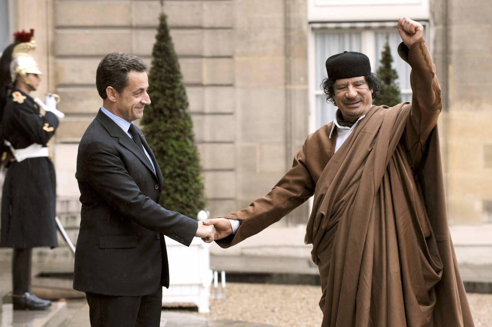 هذا ما كشفه ساركوزي عن الجهة التي اتخذت قرار تصفية القذافي
