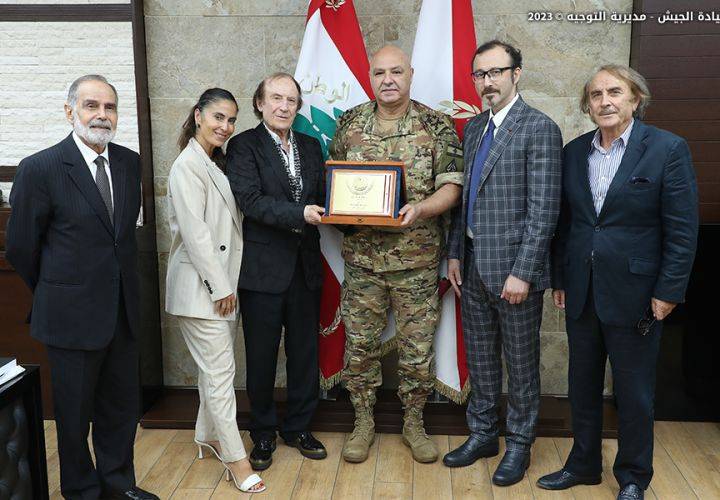 قائد الجيش قدّم
لفرقة كركلا درعاً تقديريّة