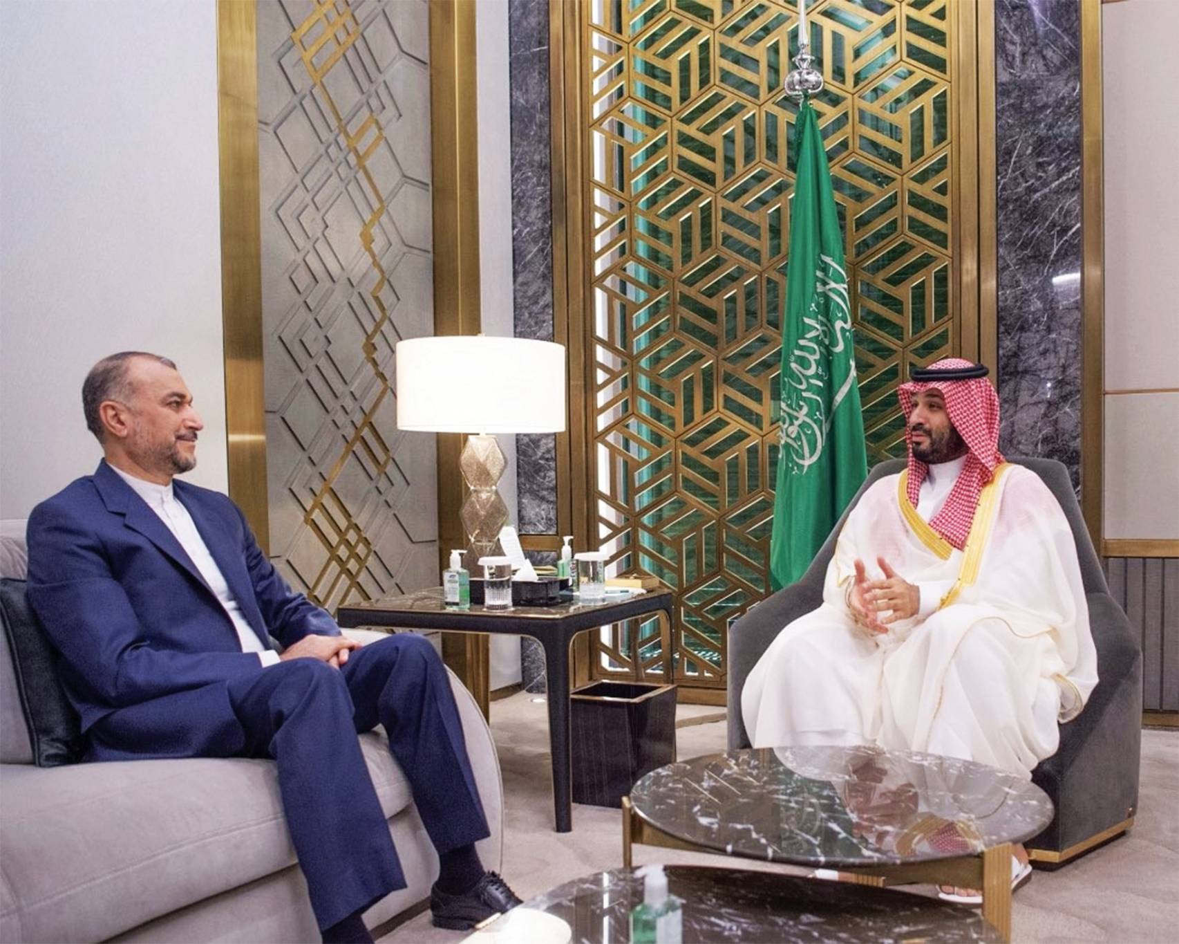 لقاء تاريخي بين ولي العهد السعودي وعبد اللهيان
ابن سلمان: العلاقة مع ايران استراتيجية