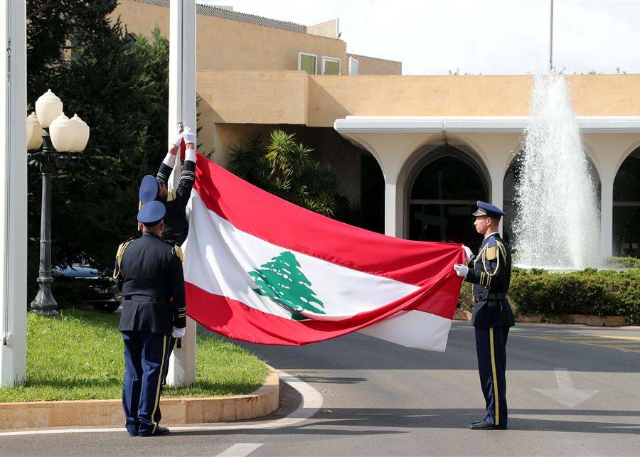 هل سيحمل لودريان في جَعبته طرحاً جديداً بعد تدهور علاقته مع المعارضة؟
أيلول آخر مرحلة للحلّ... وإلا ستسحب الدول الخمس يدها من الملف اللبناني