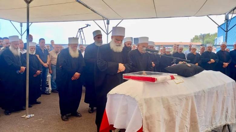 تحية السلاح للشهيد ريشار صعب.. شيخ العقل في مراسم تشييعه: نواجه القدر بالايمان