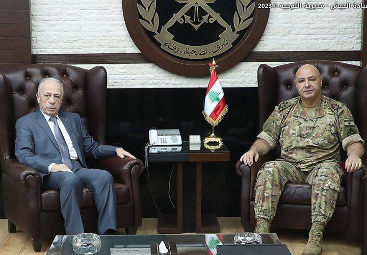 قائد الجيش تلقّى اتصالات معزّية
بالضابطين الشهيدين
