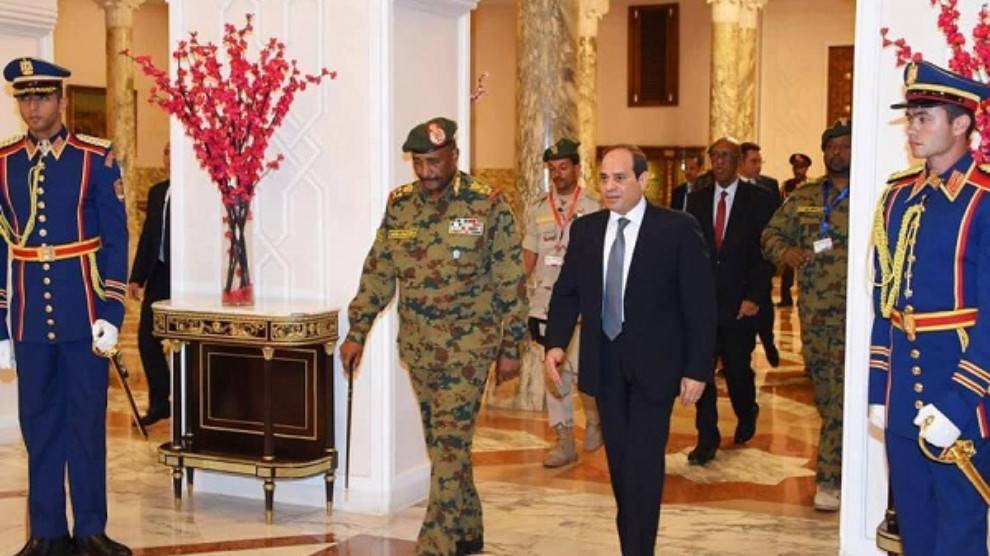 البرهان في القاهرة: الجيش لا يريد السلطة