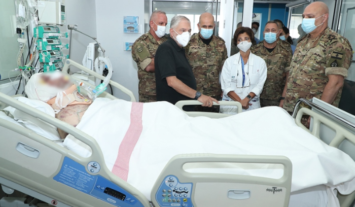 قائد الجيش زار الجريح صيدح في مستشفى أوتيل ديو