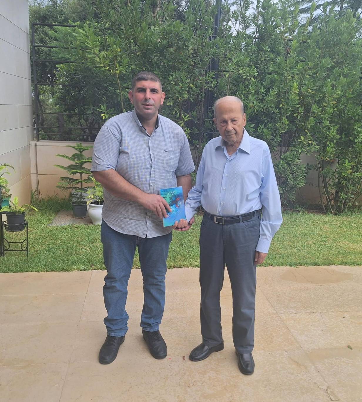 الزميل علي ضاحي قدّم كتابه لمنصوري وحب الله والخنسا
عون: الحرب الخارجيّة لعام كامل
أهون شراً من الإقتتال الداخلي لساعة واحدة