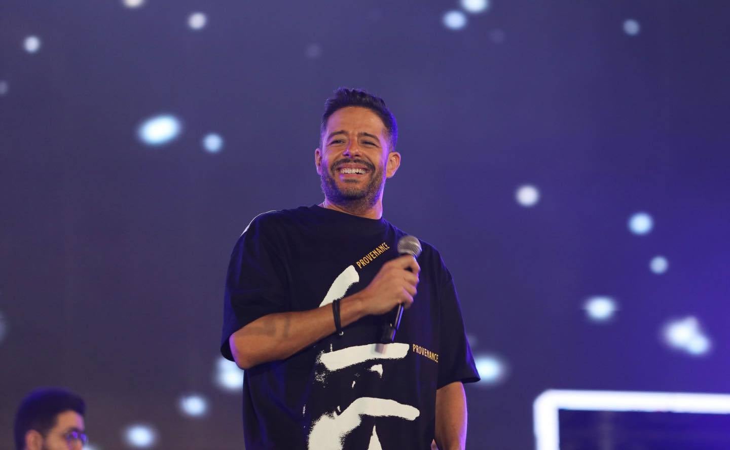 محمد حماقي يعيش أجمل قصة حب ويكشف تفاصيلها بـ “إيه السعادة دي”