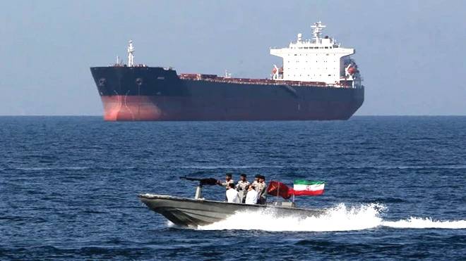 إيران: احتجاز ناقلة تحمل وقوداً مهرباً في الخليج