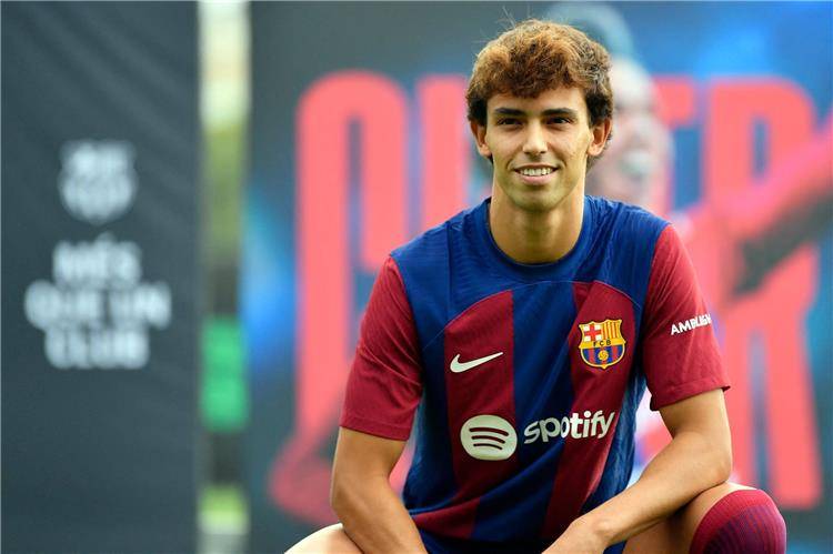 طموح يعانق السماء... جواو فيليكس يرسم حلمه الأول مع برشلونة