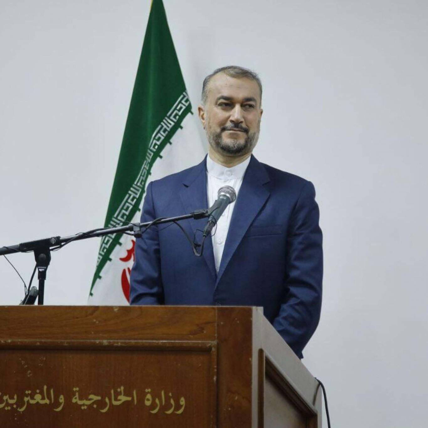 أجندة عبد اللهيان... "عروض ومساعدات وتأكيد عدم التدخّل في الملف اللبناني"
الانعطافة في الموقف الفرنسي ..استيعاب المعارضة وتسهيل مهمّة لودريان