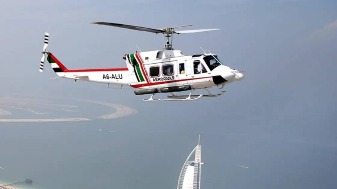 في الإمارات... سقوط طائرة مروحية في البحر والبحث جارٍ عن طاقمها