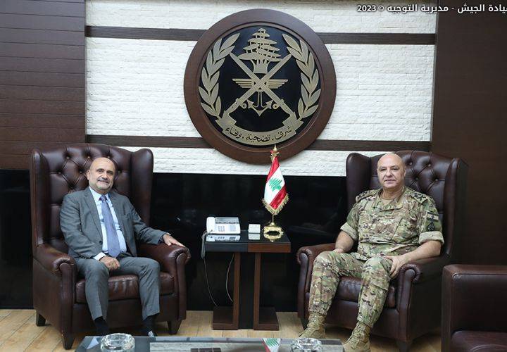 قائد الجيش عرض الأوضاع
مع أبي رميا ودرغام