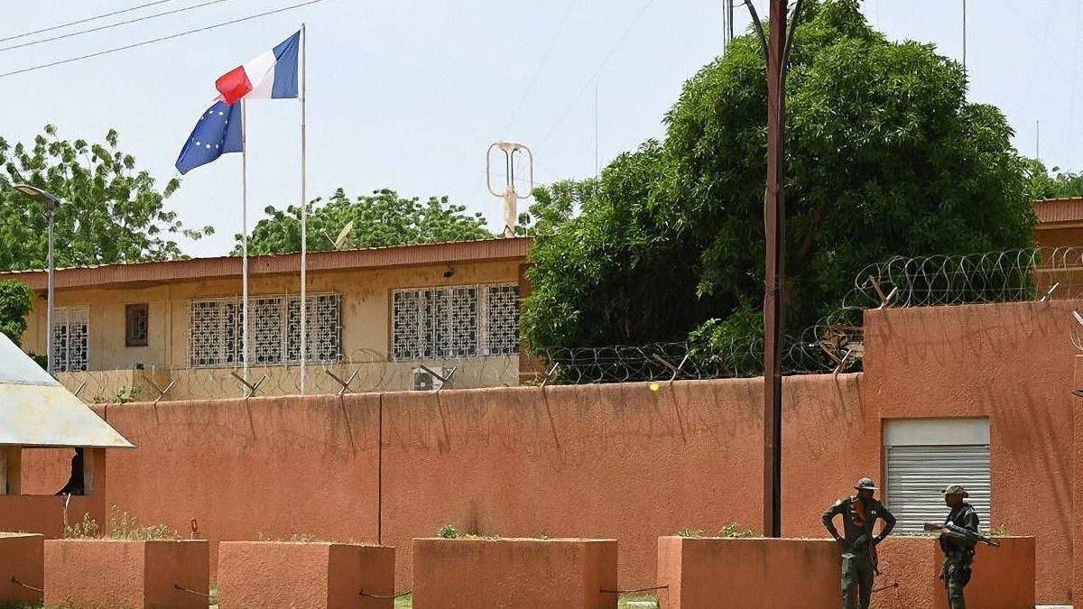 فرنسا تطالب بـ"الإفراج الفوري" عن مواطنها المحتجز في النيجر