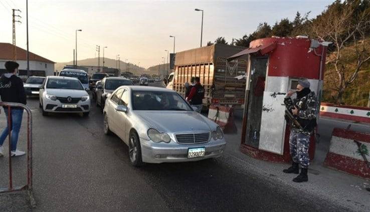 مخدرات ودولارات مزيفة على متن باص... وحاجز ضهر البيدر بالمرصاد