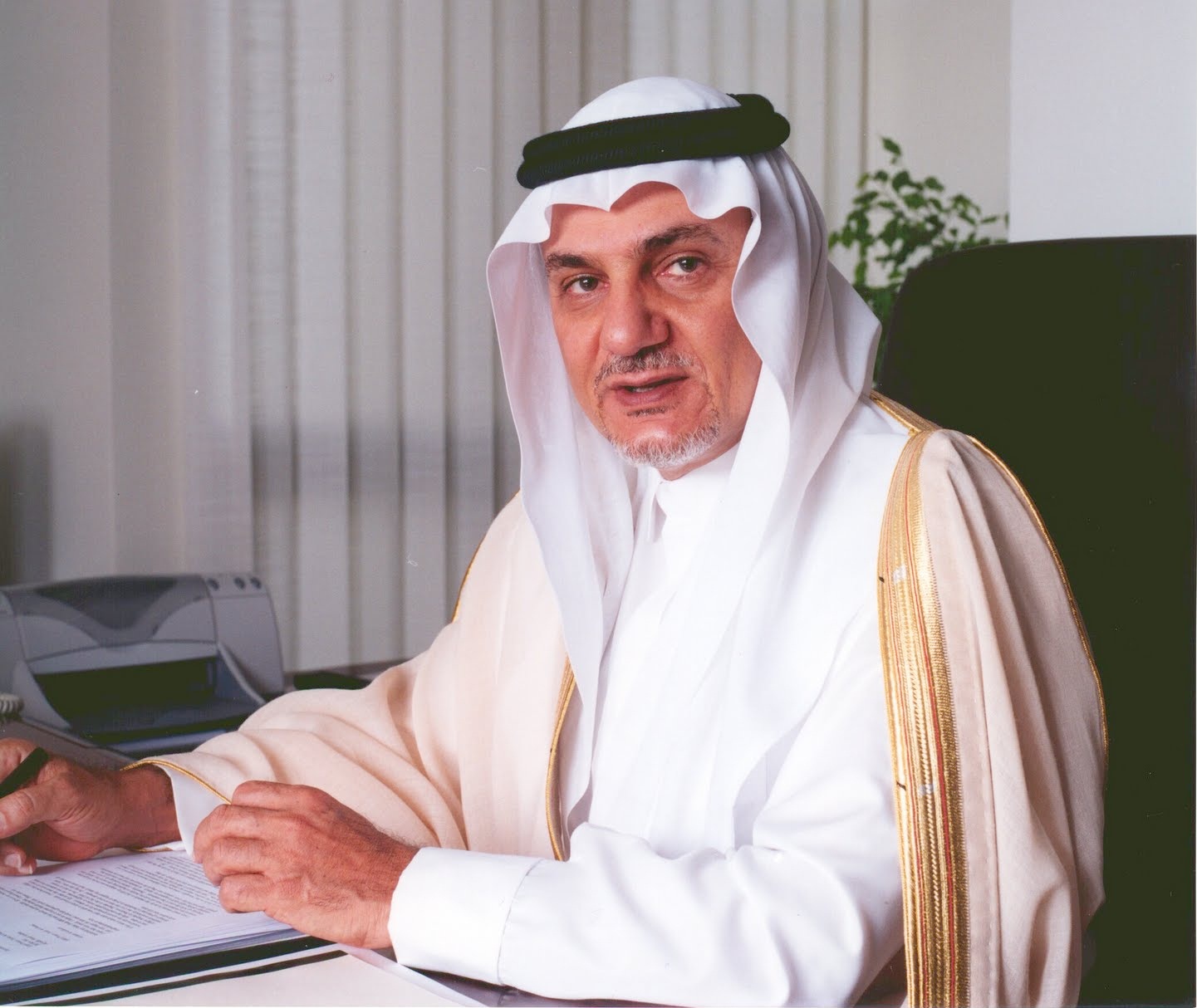 تركي الفيصل يهاجم حزب الله وايران بعنف :
لبنان بات على حافة حرب أهلية