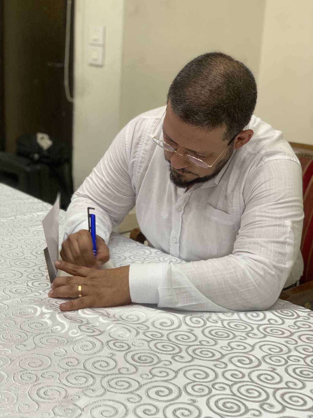 جان الخوري وقع كتابه "أنا مش نسخة" :
غياب الحريّة هو غياب الوعي لأهميّة فرادتي