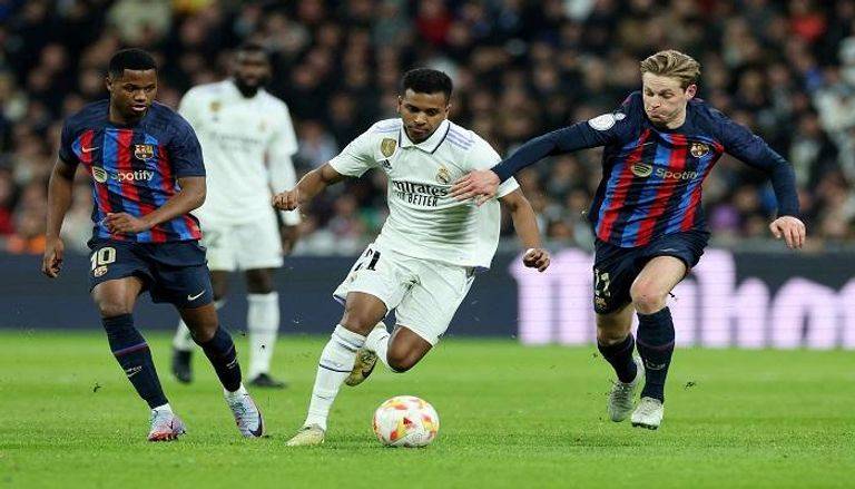 موعد مباراة الكلاسيكو بين برشلونة وريال مدريد في الدوري الإسباني 2024