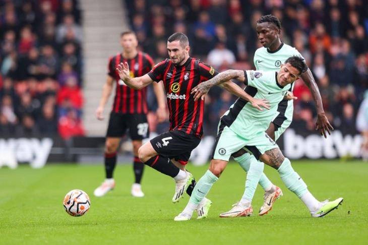 تشيلسي يفقد نقطتين أمام بورنموث وفوز ثمين لأرسنال