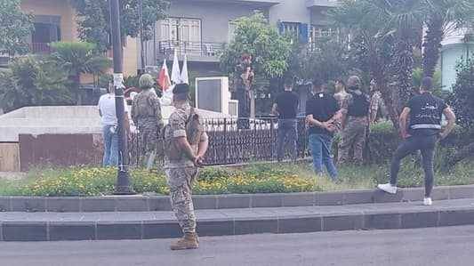 مُسلّح نصب متراساً في ساحة جونية
وتوضيح من الجيش بعد توقيفه!