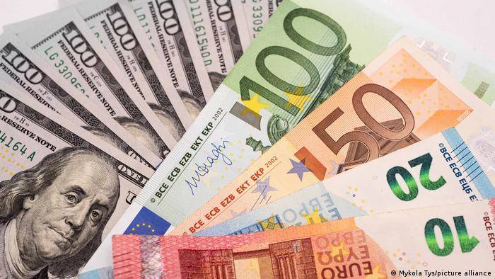 قبل اجتماع البنك المركزي الأوروبي... اليورو يرتفع من أدنى مستوى  له في 3 أشهر أمام الدولار