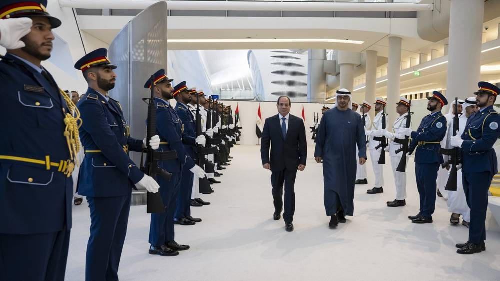 بن زايد والسيسي يبحثان علاقات البلدين وتطورات المنطقة
