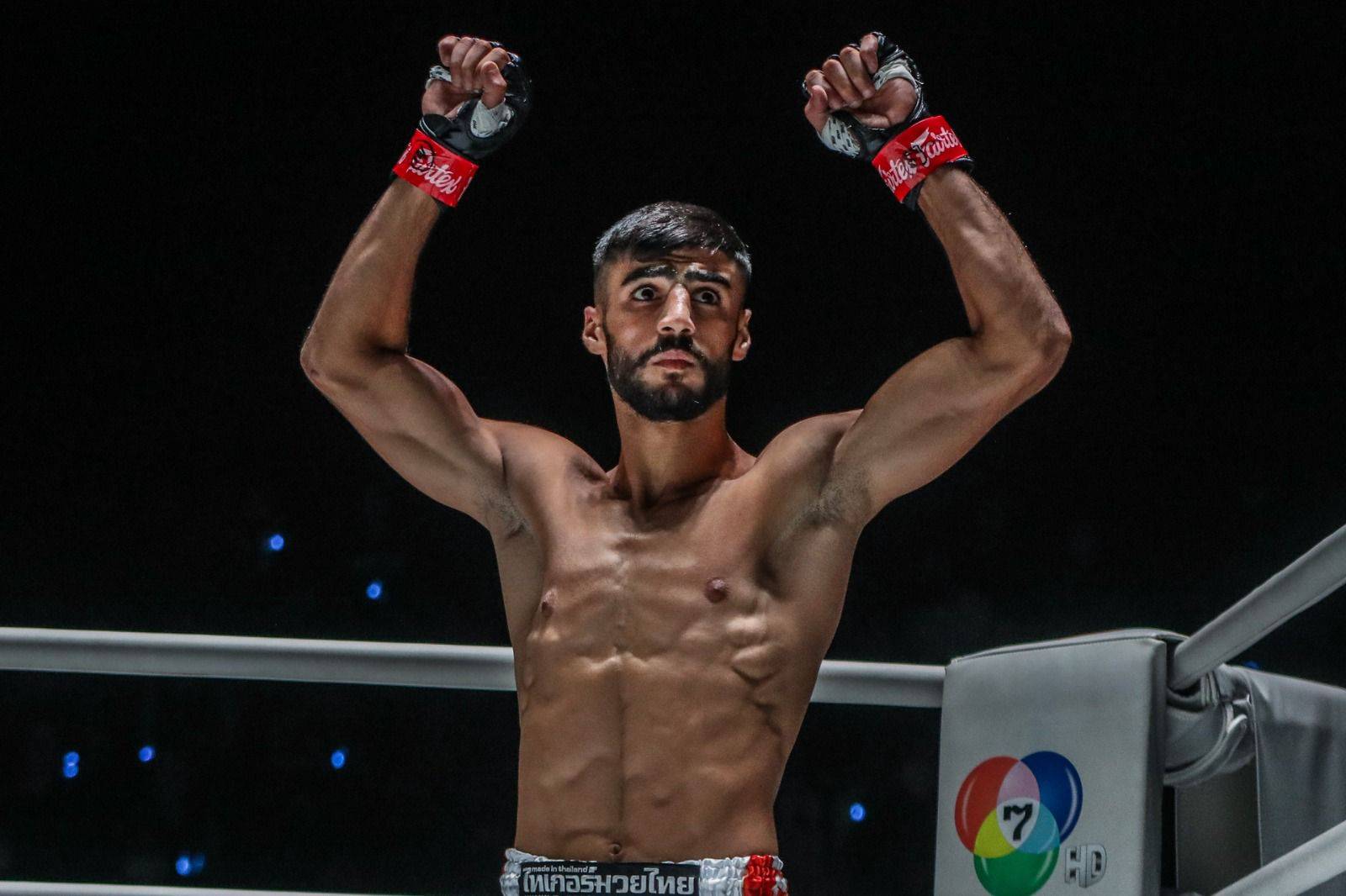 الملاكم اللبناني الذي أهدى فوزه لضحايا مرفأ بيروت يخوض نزالاً آخر يوم الجمعة