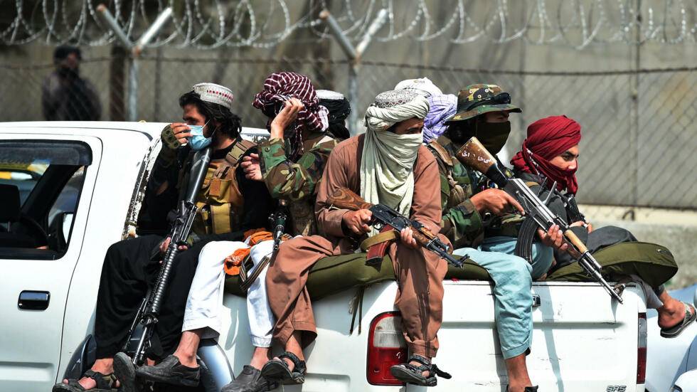 طالبان تعتقل 18 موظفاً بمنظمة إغاثية في أفغانستان... ما التهمة؟