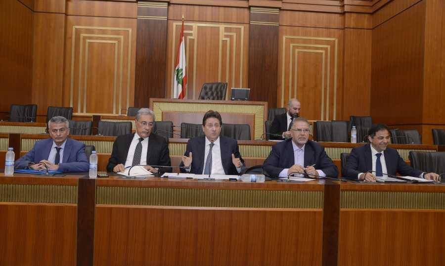 هل يجوز للحكومة إصدار مشروع الموازنة بمرسوم؟
مالك: لايحق للحكومة اصدار المرسوم بغياب رئيس ألجمهورية