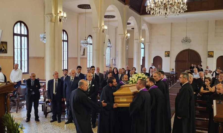 المطران العمار ترأس جنازة الأب الياس كسرواني في كاتدرائية صيدا