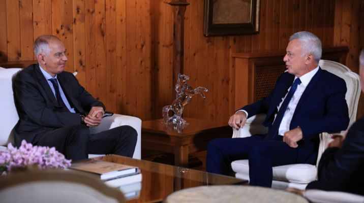 فرنجية بحث مع ماغرو الإستحقاق
الرئاسي والمبادرة الفرنسيّة