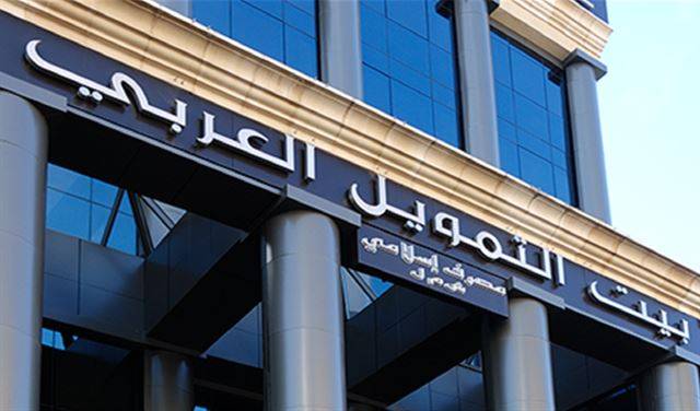 بالفيديو- مودع يقتحم مصرف في كورنيش المزرعة