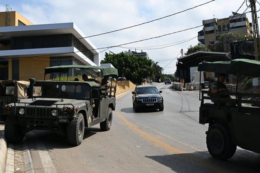 حادثة عوكر استوجبت إجراءات أمنيّة مشدّدة حول السفارات...
سياسيّون تبلّغوا من مسؤولين أمنيين ضرورة توخّي الحيطة في تنقّلاتهم