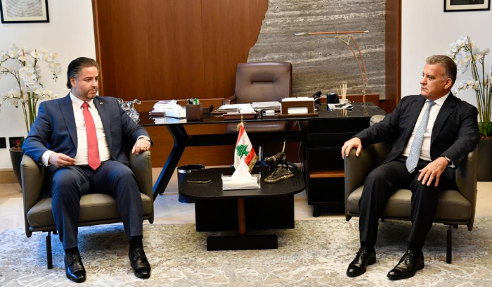 اللواء ابراهيم عرض مع وزير الإقتصاد المستجدات
سلام: أطمئنن اللبنانيّين لا أزمة قمح