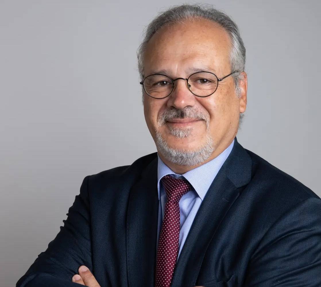 سفير فرنسا لدى النيجر يعود إلى باريس... وماكرون يؤكد دعمه للرئيس المعزول