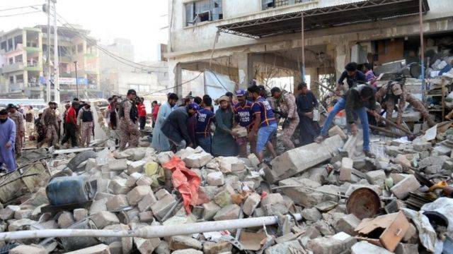 52 قتيلا و50 جريحا بانفجار استهدف تجمعا دينيا في باكستان