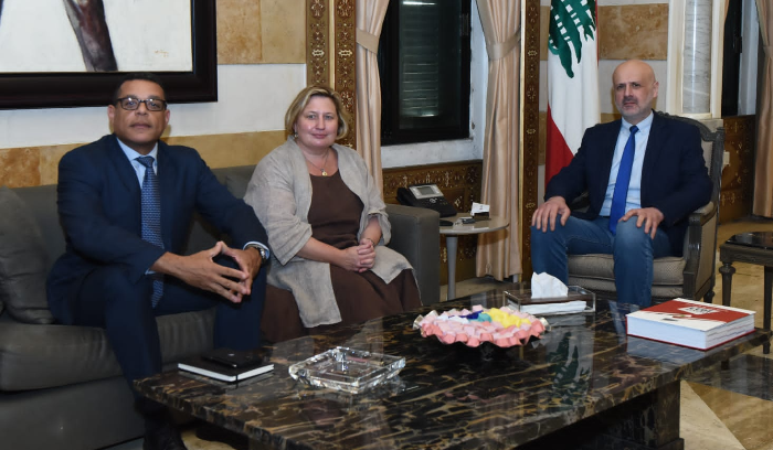 مولوي عرض الوضع الأمني
مع وفد من السفارة الأميركيّة