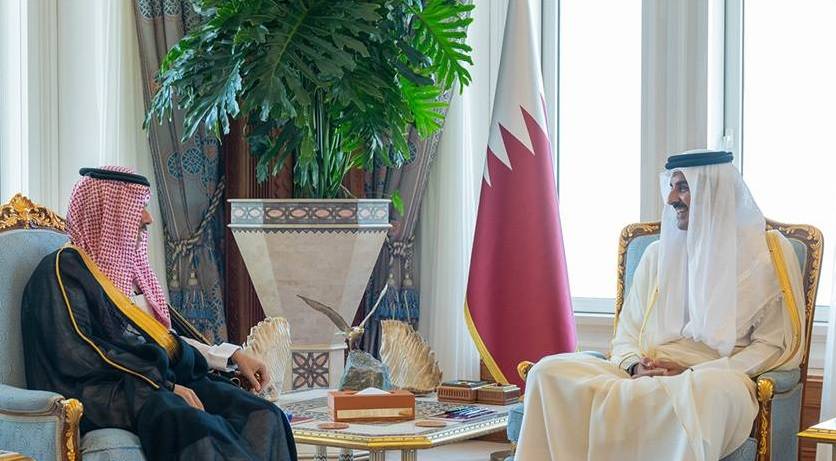 أمير قطر يستقبل وزير الخارجية السعودي