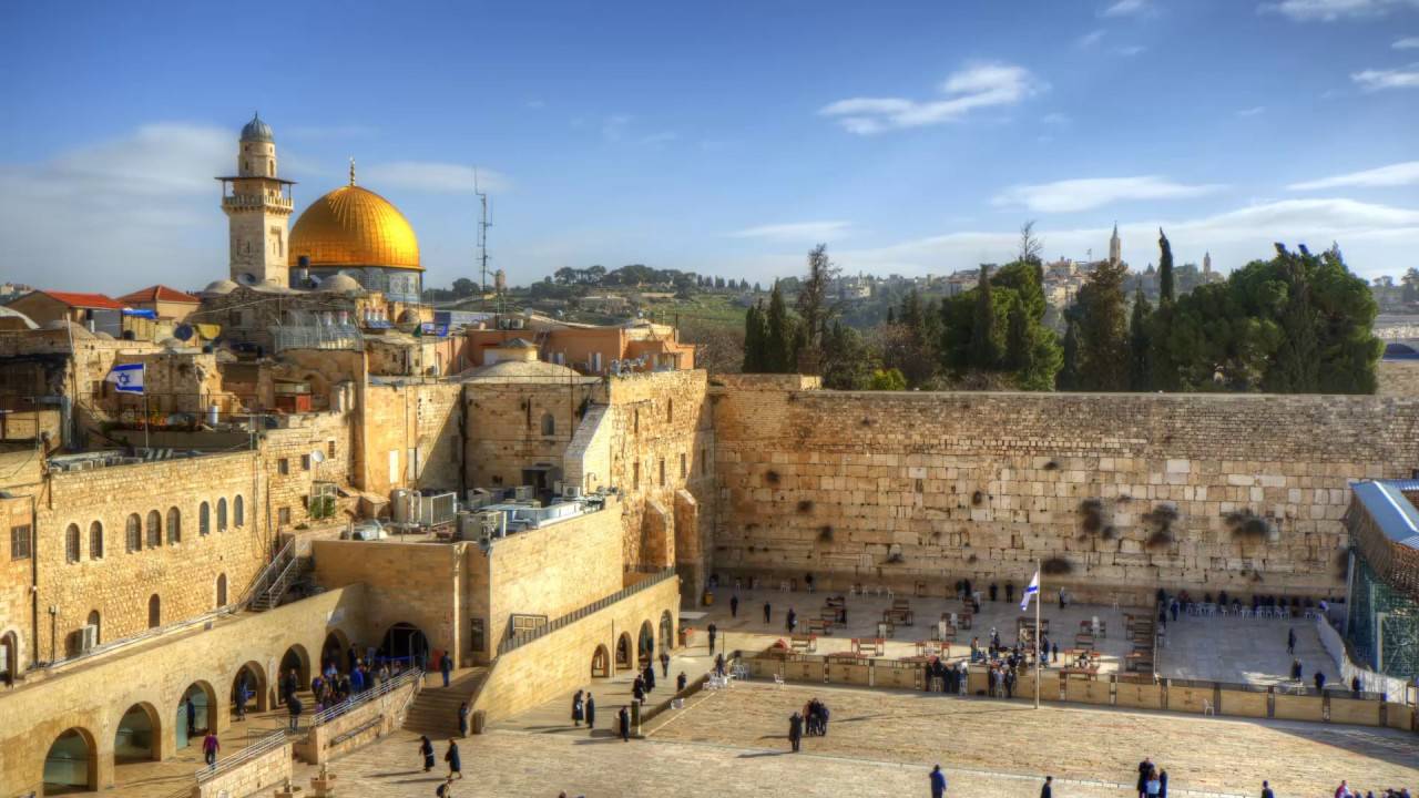 السفير السعودي لدى فلسطين يلغي زيارته الى الأقصى