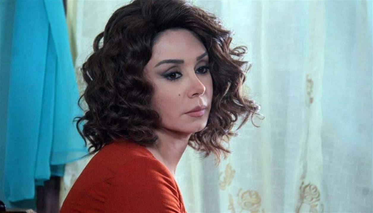 كاريس بشار ترد لأول مرة على سلاف فواخرجي بعد تصريح الاخيرة حول خلافهما في حفل زفافها