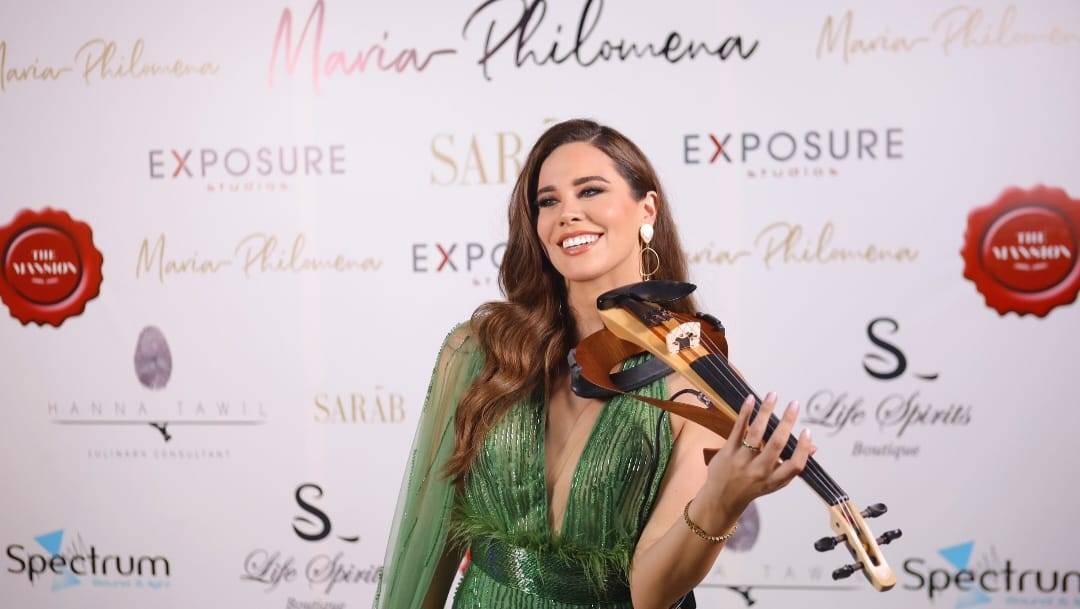 "العازفة اللبنانية" Maria Philomena تتألق في مدينة الحرف وتُطلق "سراب"